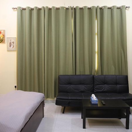 Luxury Private Studio Apartment Close To Airport أبو ظبي المظهر الخارجي الصورة